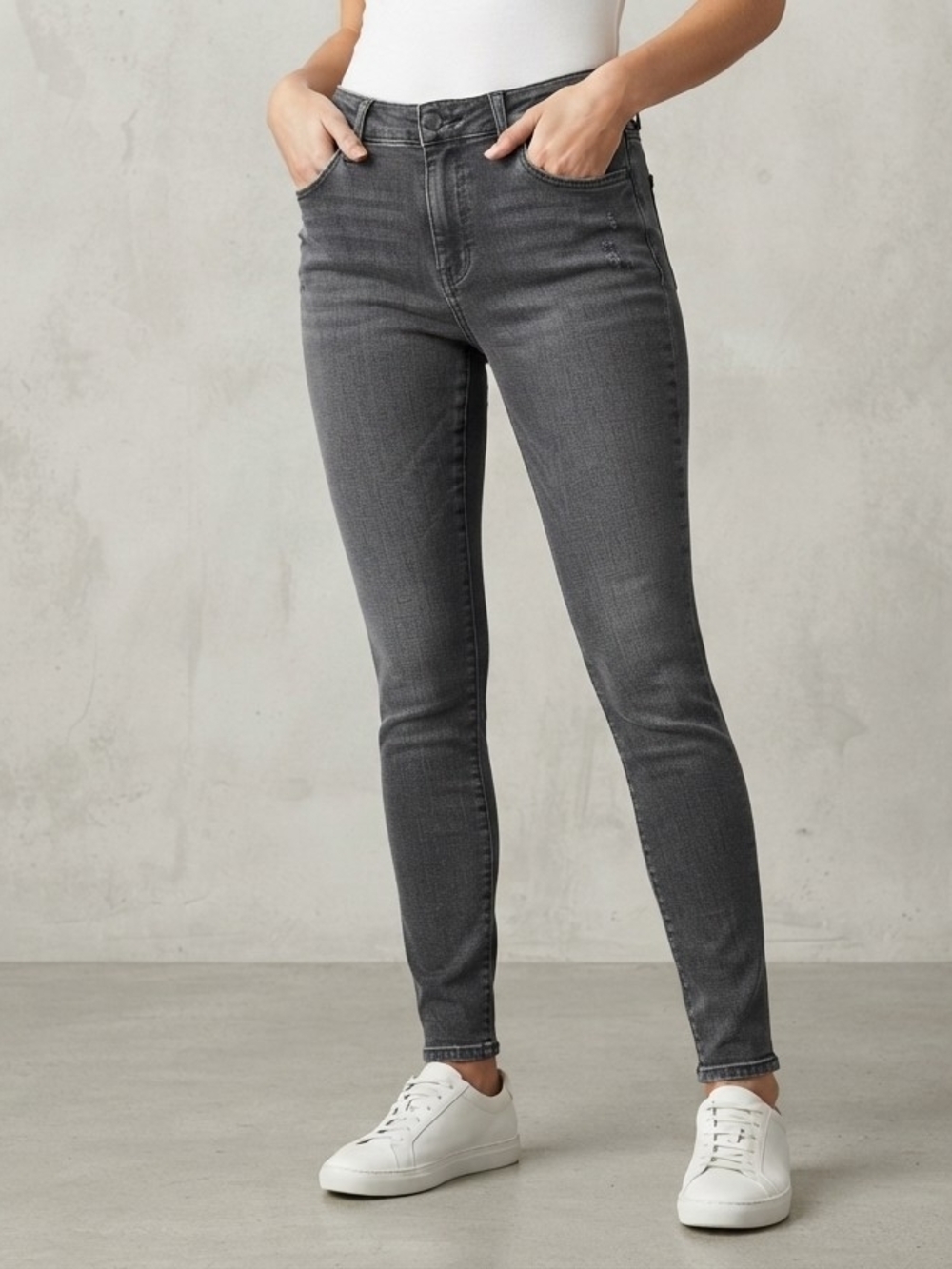 Universal Thead Size M Charcoal High-Rise Skinny Jeans